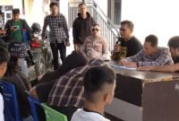 Kapolresta Mamuju, Kombes Pol Iskandar didampingi Kasat Reskrim AKP jamaluddin, melakukan audensi dengan warga Bonehau.(Foto/Aji)