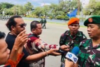 Kasrem 142/Tatag Kolonel Inf Hadi Purwo Subroto, memberikan keteragan pers usai upacara gelar pasukan pengamanan Pemilu 2024.(foto/ali)